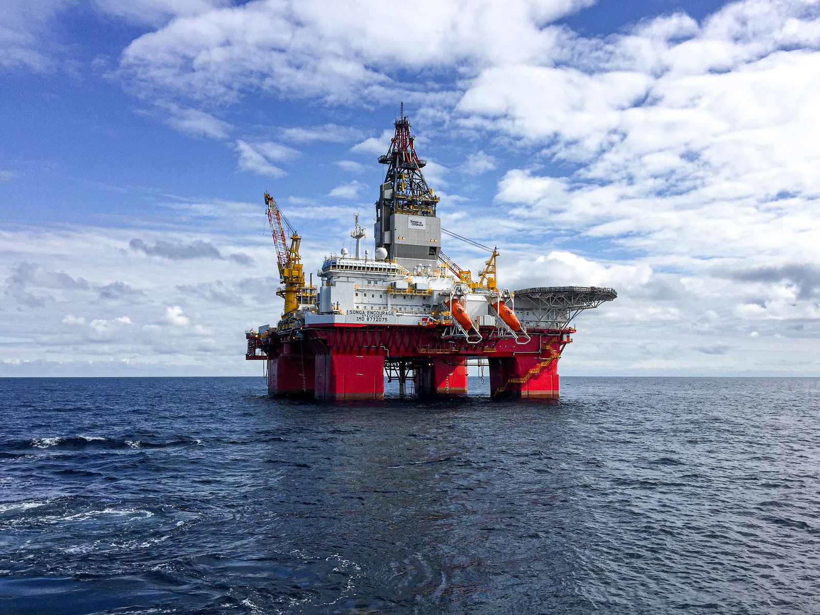 Offshore oil platform